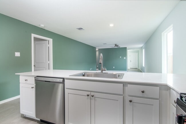 Building Photo - 14825 N Ascot Bnd Cir