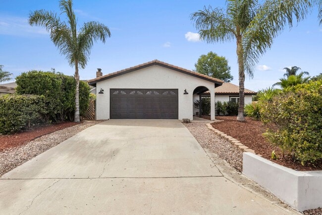 Building Photo - CANYON LAKE 3 BED 2 BATH ON GOLF COURSE