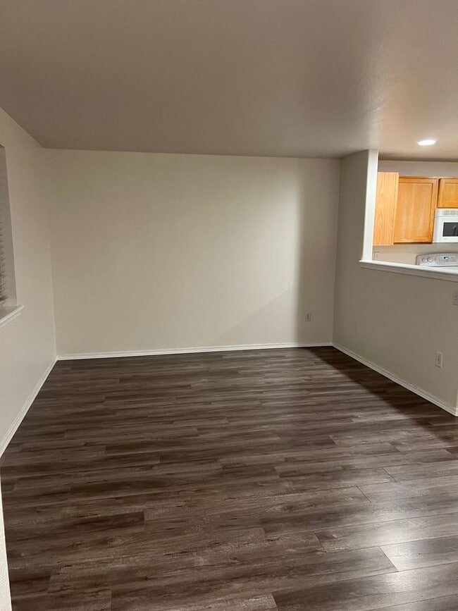 Building Photo - Townhome in NW Redmond in Fairhaven Vista