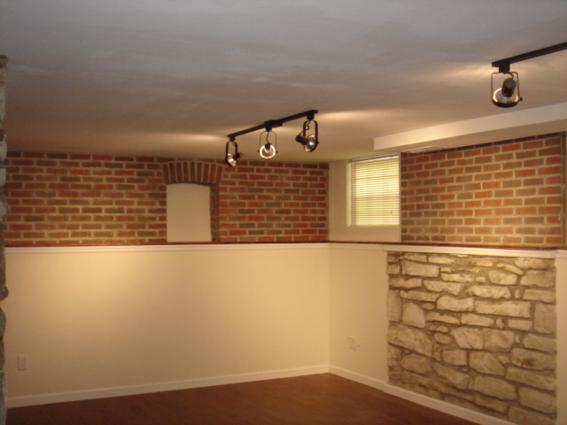 Building Photo - 232 S Monroe Ave