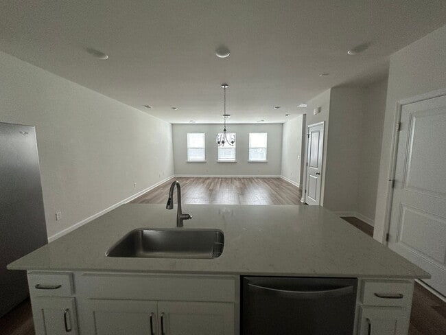 Building Photo - Spacious Townhome on Johns Island in Marsh...
