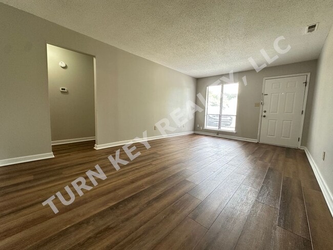 Building Photo - Condo for rent in Grayson Valley