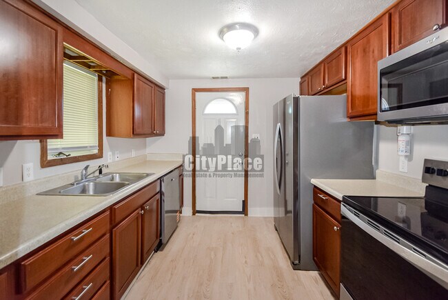 Building Photo - 1822 S Chester Ave