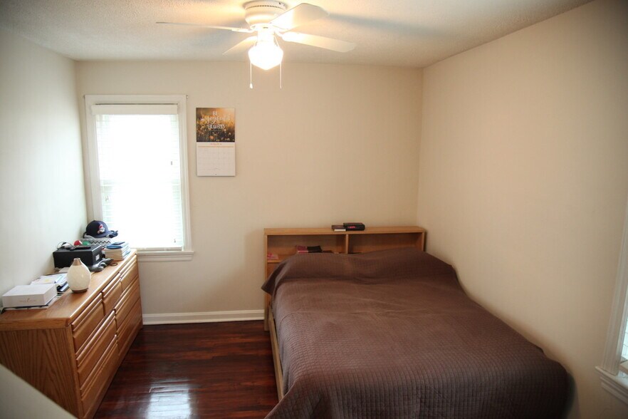 Bedroom 1 - 2411 Fortune Avenue