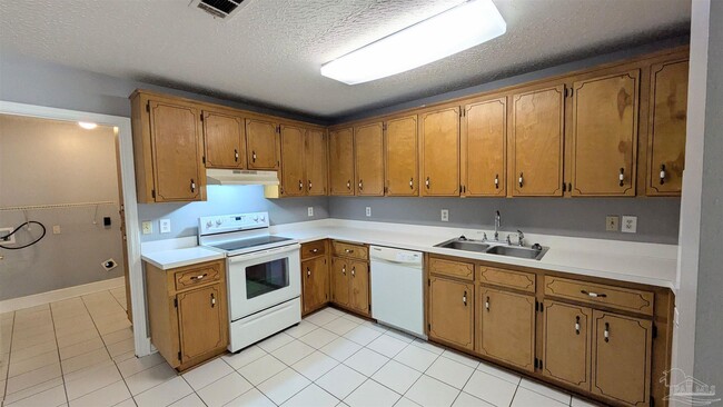 Building Photo - 912 Rentz Ave