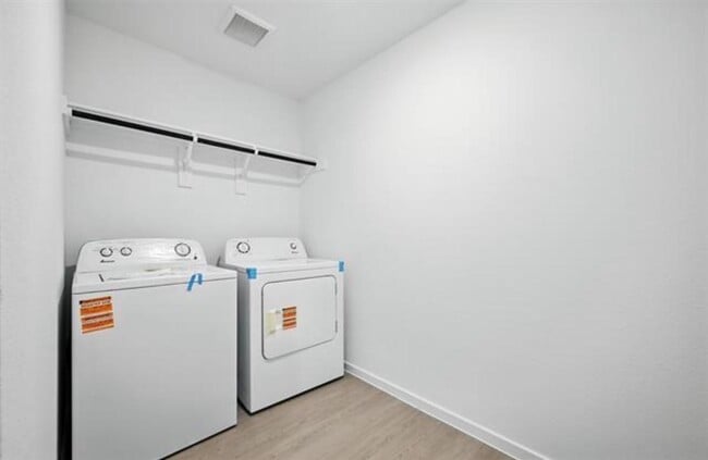 Building Photo - 205 Ashbrook St