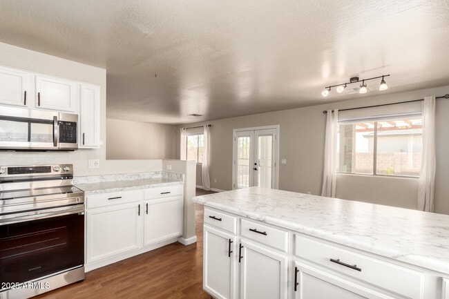 Building Photo - 5722 S 240th Dr