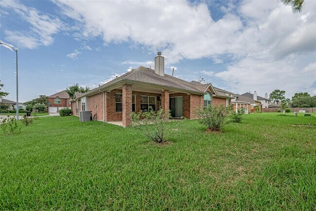 Building Photo - 11106 Fairway Dr