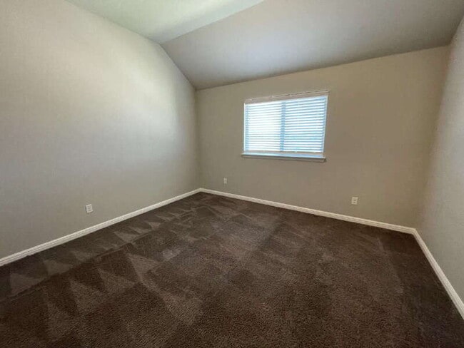 Building Photo - 281 Giddings Trl