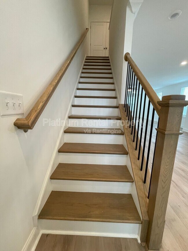 Building Photo - 5221 Riden Ct