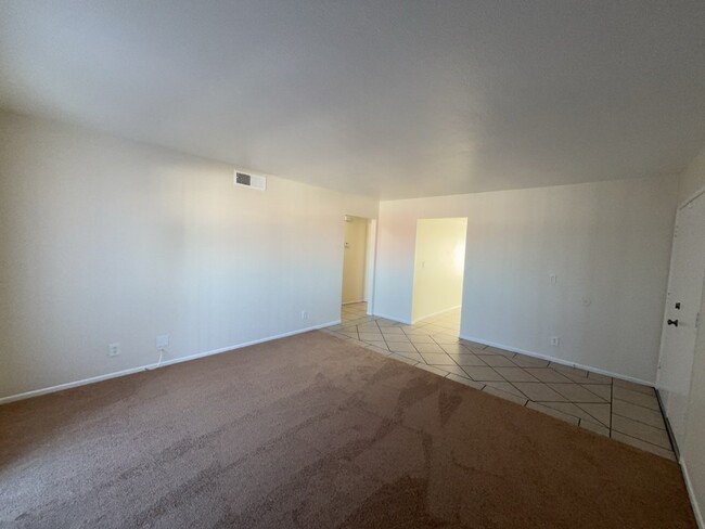 Building Photo - "Spacious 2-Bed, 2-Bath Gem in Las Vegas –...