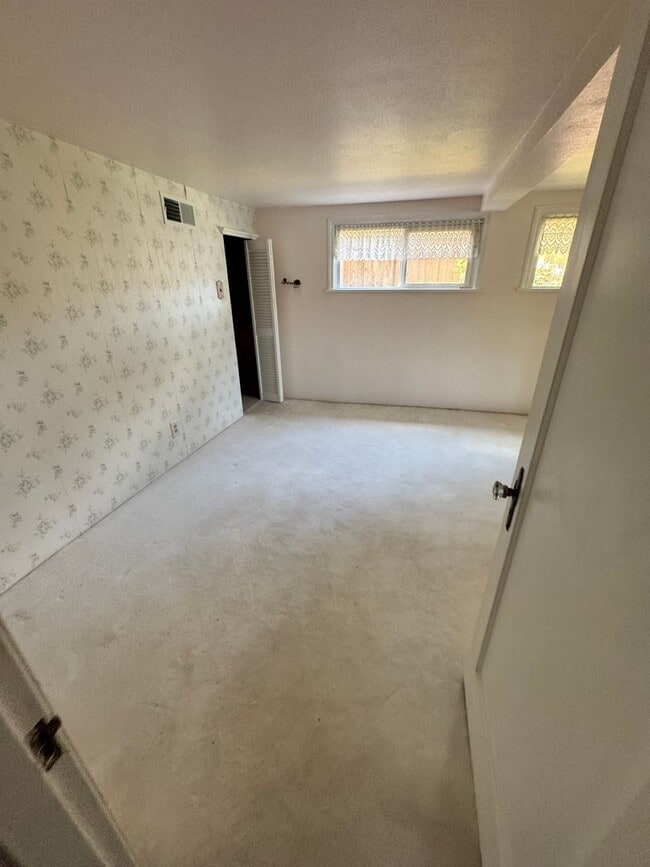 Building Photo - WATERFRONT Gravelly Lake Large 4 Bedroom Home in Lakewood!