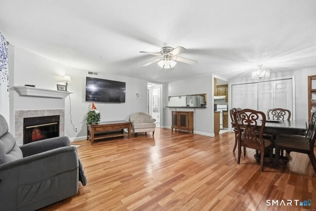 Building Photo - 46 Little Oak Ln