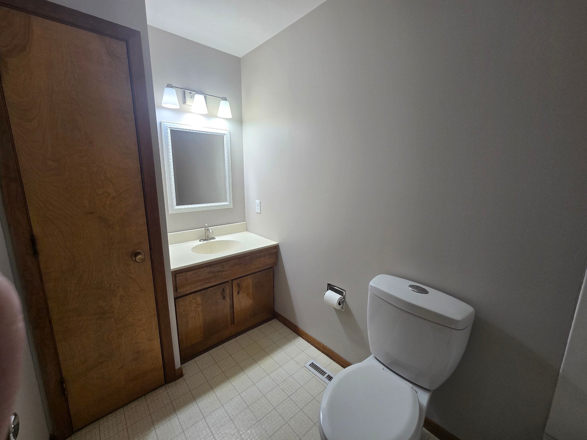 Building Photo - 711 Church St