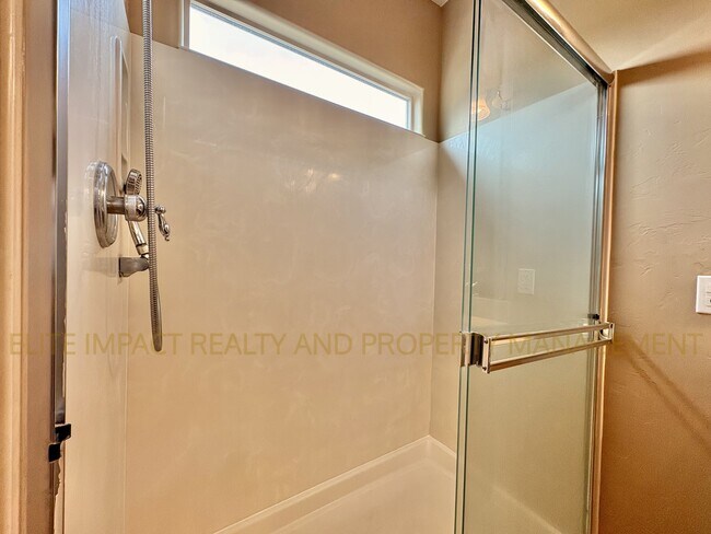 Building Photo - 6004 S Meadow Breeze Dr
