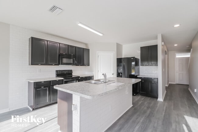 Building Photo - 35702 Jenny Lynne Cir