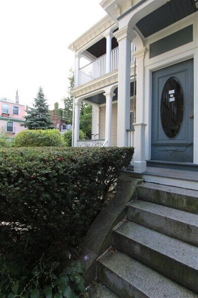 Building Photo - 8 Forest St