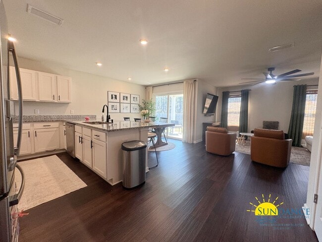 Building Photo - Stunning 4 Bedroom home in the sought-after Price Farms Plantation Community!