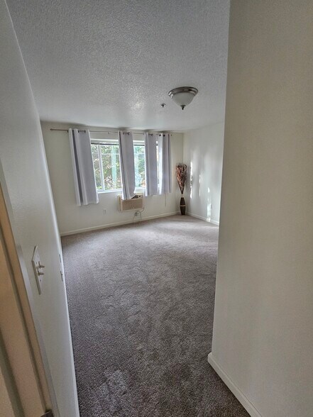 Building Photo - 730 NW 185th Ave