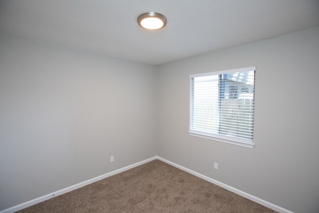 Building Photo - 1612 Sylvia Ln