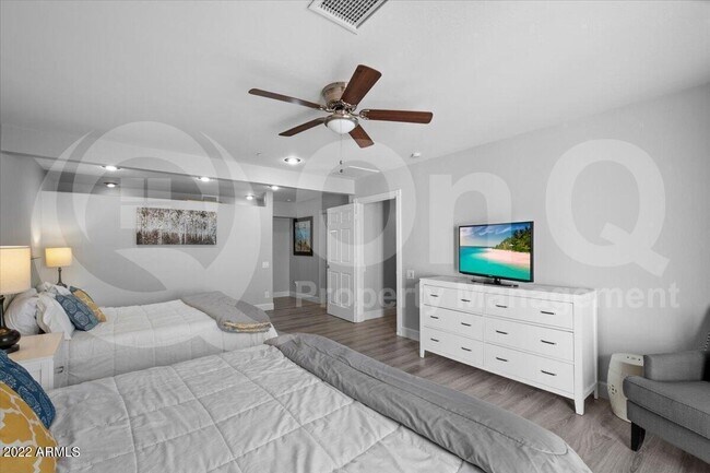 Building Photo - 6149 E Delcoa Ave