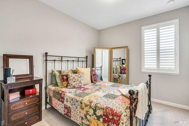 Building Photo - 327 Pear Tree Ln