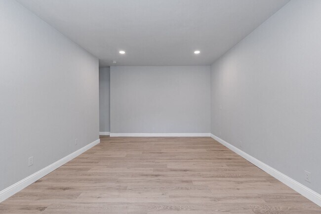 Building Photo - 1450 Rosewood Ln