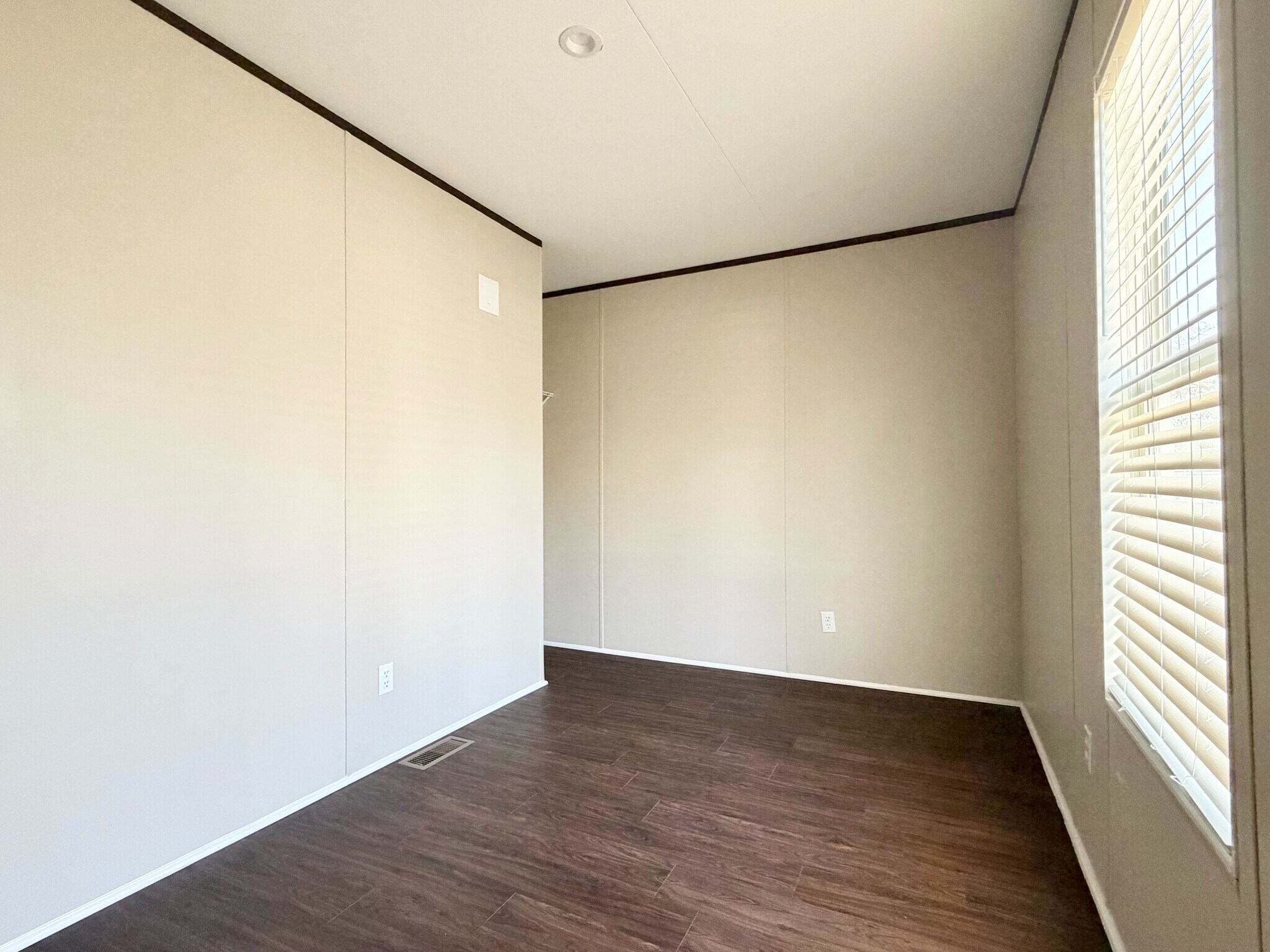 Building Photo - 130 Janice St