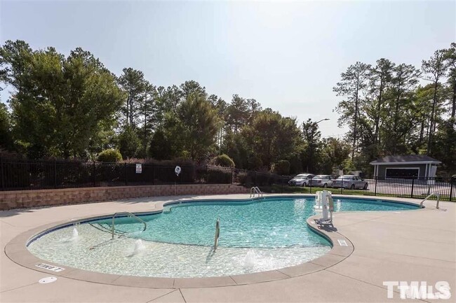 Building Photo - End Unit 3 Bedroom Townhome Morrisville RD...