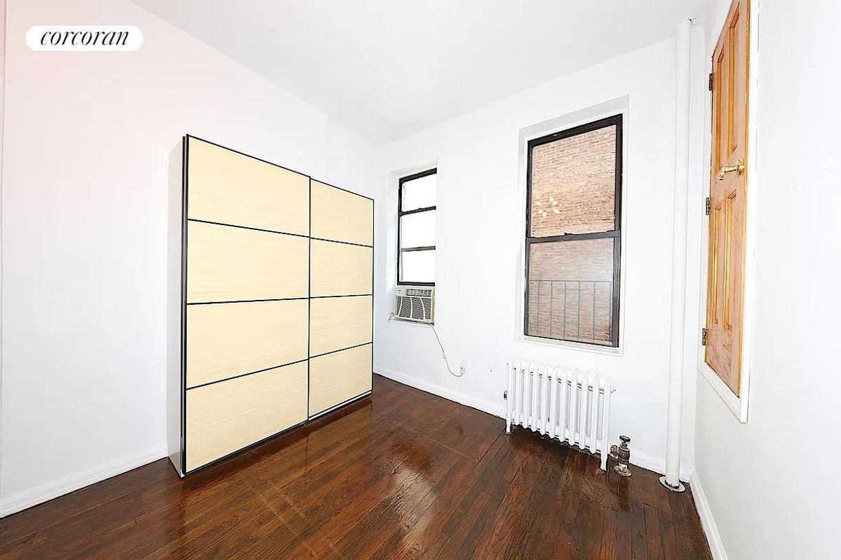 Building Photo - 301 E 95th St