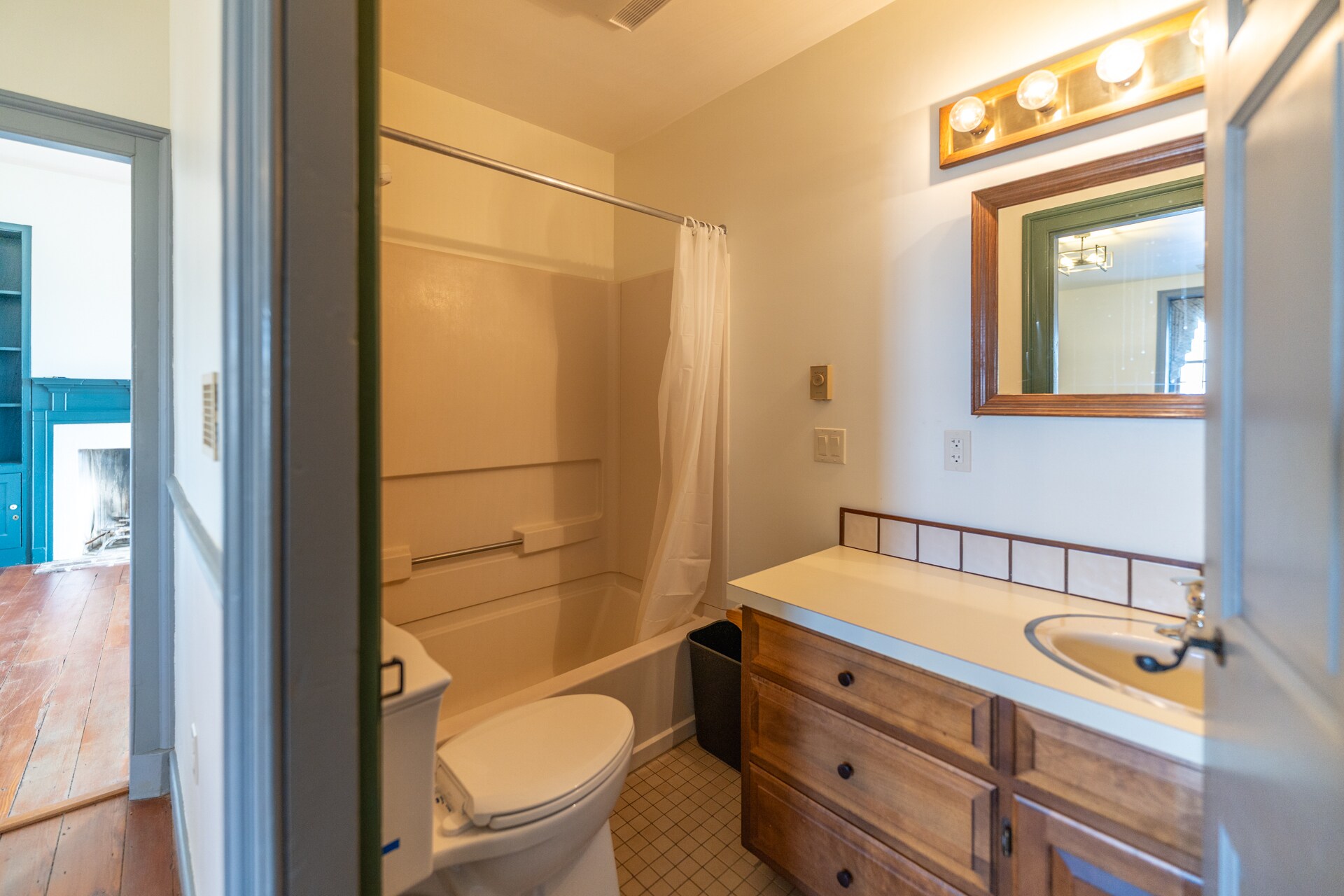 2nd Floor Main Bathroom 1 - 2200 Strickler Rd