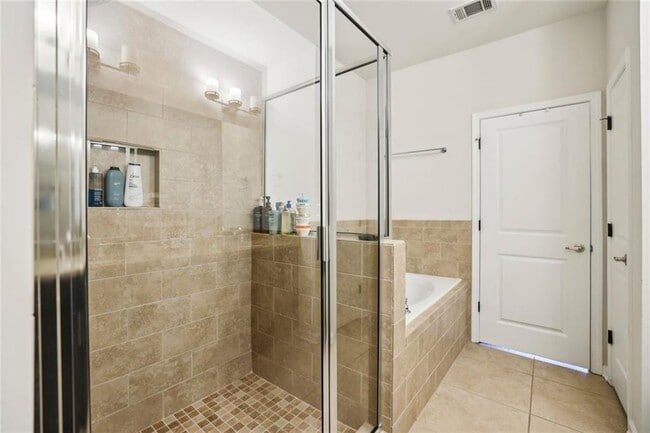 Building Photo - 745 Fountainhead Ln NE