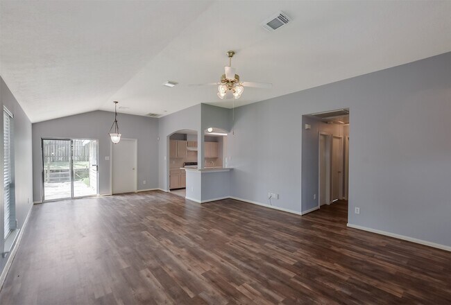 Building Photo - 855 Lake View Dr