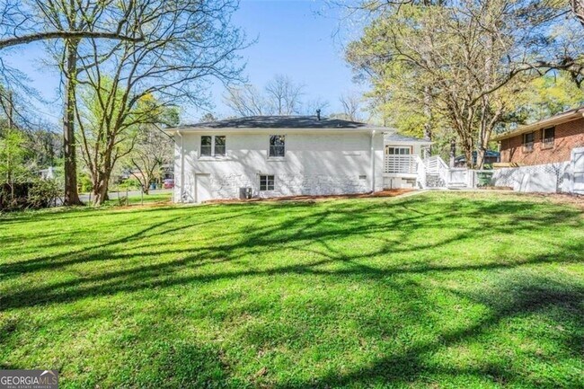 Building Photo - 385 Carey Dr SE