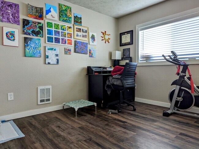 Building Photo - 3012 N Hogan St