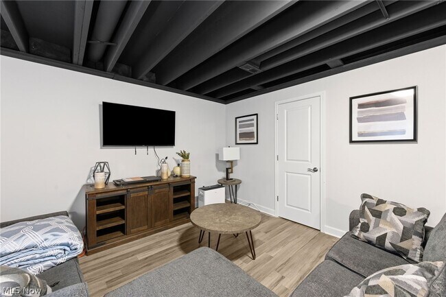 Building Photo - 2256 E 100th St