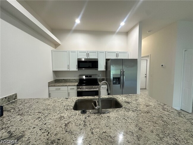 Building Photo - 3305 SW 15th Pl