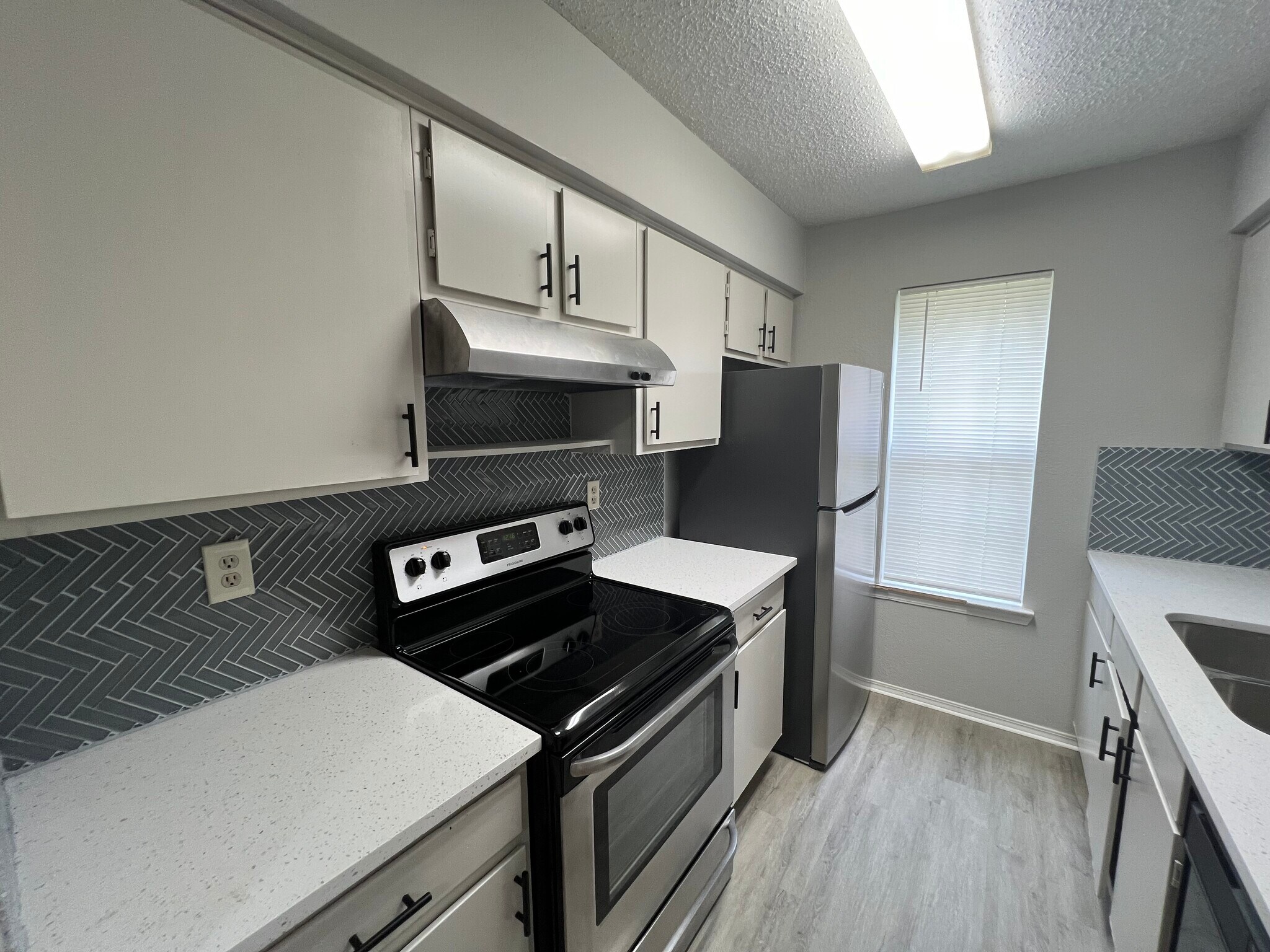 Building Photo - 1936 Bernice St