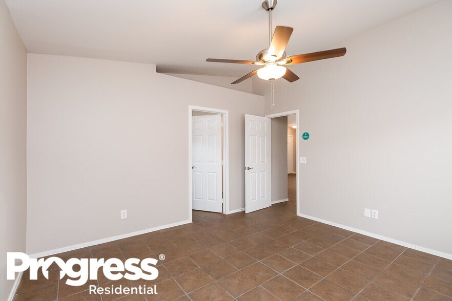 Building Photo - 328 S 89th St