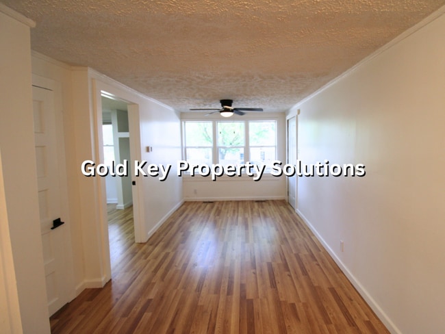 Building Photo - Cute 2 BR 1 BA House in Muncie with Fenced...