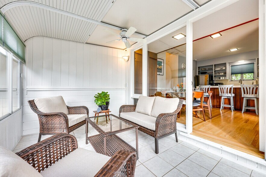 Building Photo - 218 Morning Sun Ave