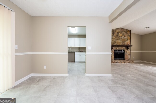 Building Photo - 5722 Phillips Dr