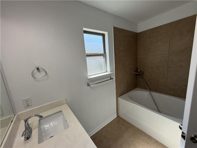 Building Photo - 531 Parkfield Ln