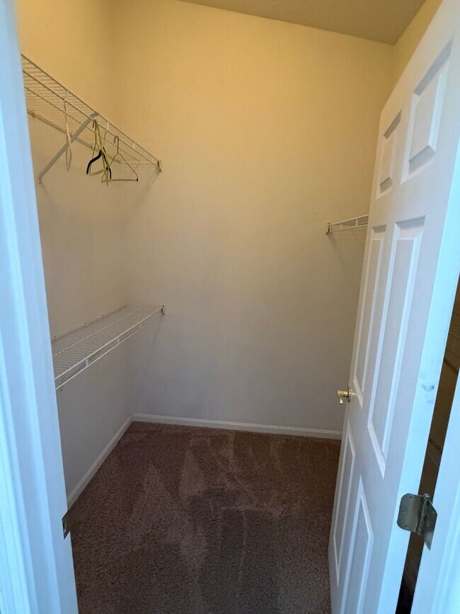 Building Photo - Superb Two Bedroom/Two Bath Condo In Beavercreek