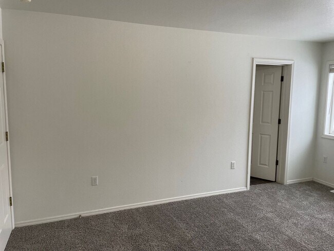 Building Photo - 3 Bedroom, 2.5 Bath Single Family Home