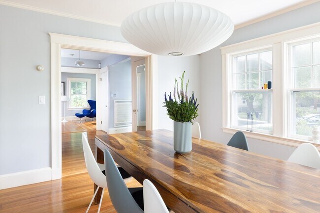 Building Photo - 17 Willow St