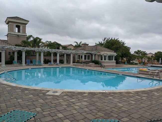 Building Photo - 2 Bedroom-2 Bathroom Single Story Condo in...