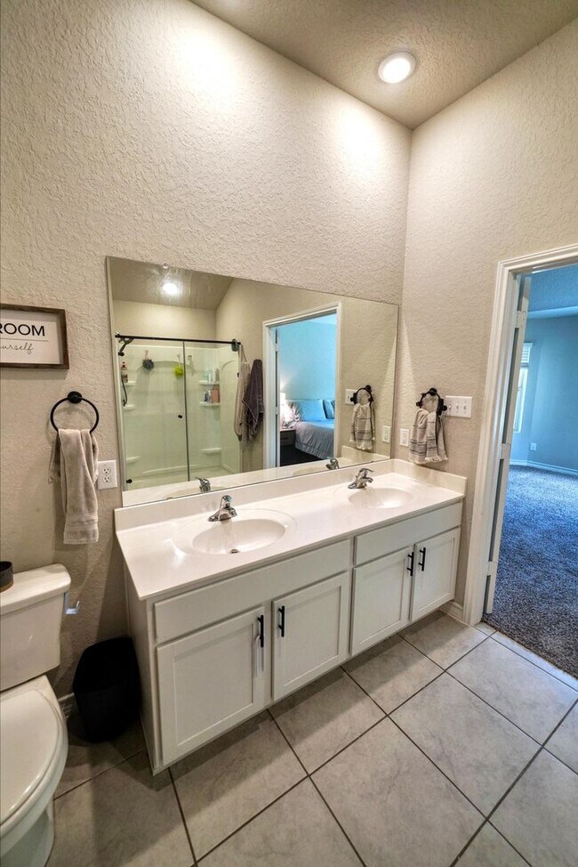Building Photo - Stunning Home with 3-Car Garage in New Bra...