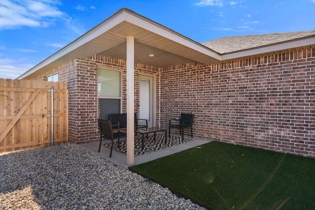 Building Photo - Furnished, Finished, and Ready for YOU!