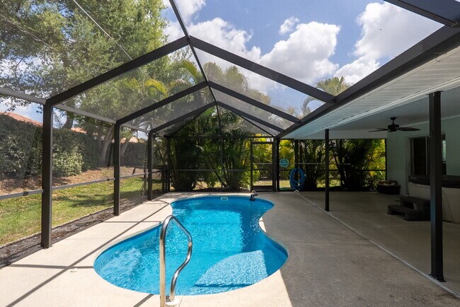 Building Photo - 153 Hourglass Dr